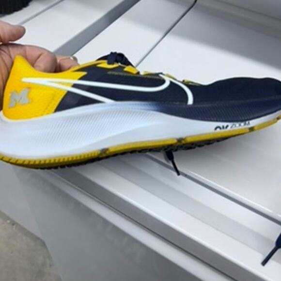 NEW!! "U OF M", Nike Air Zoom Pegasus 3,College, Team Spirit, Univercity, SZ 7.5 - Picture 15 of 16